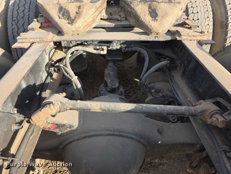 image for item FI0743 2005 Freightliner CST120 semi truck