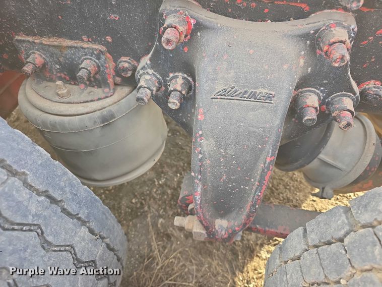 image for item FI0743 2005 Freightliner CST120 semi truck