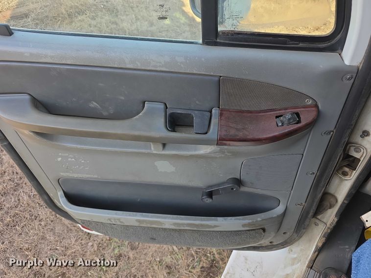 image for item FI0743 2005 Freightliner CST120 semi truck