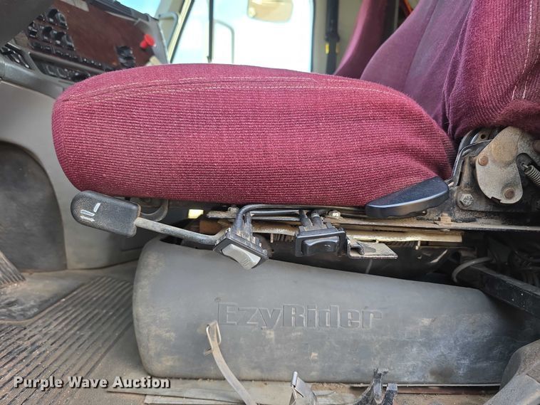 image for item FI0743 2005 Freightliner CST120 semi truck