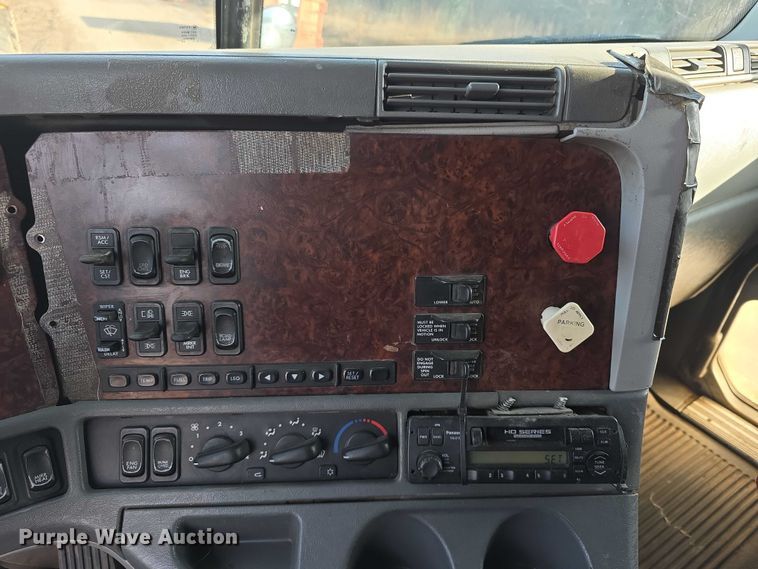 image for item FI0743 2005 Freightliner CST120 semi truck