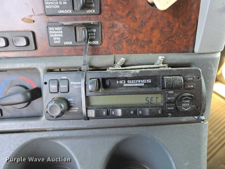 image for item FI0743 2005 Freightliner CST120 semi truck