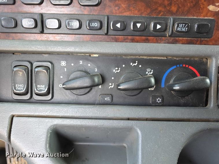 image for item FI0743 2005 Freightliner CST120 semi truck