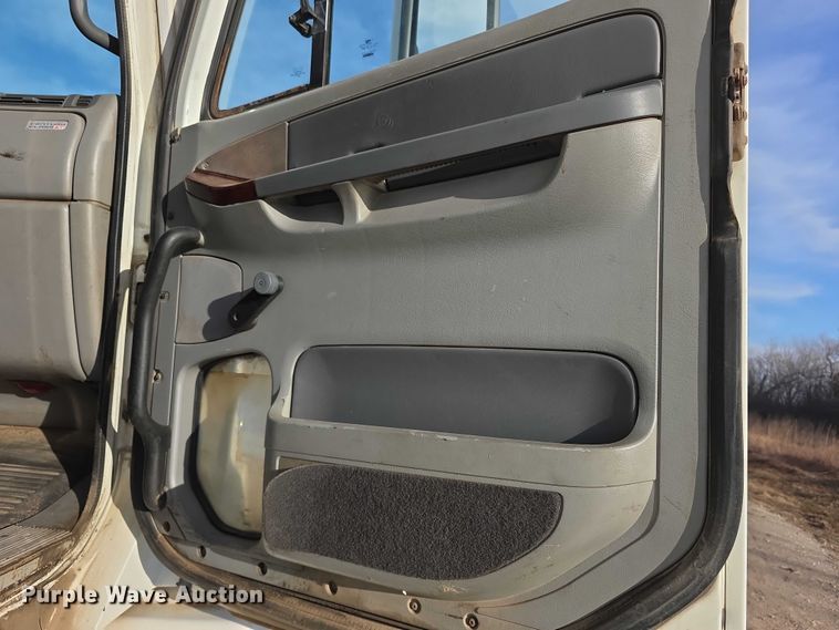 image for item FI0743 2005 Freightliner CST120 semi truck