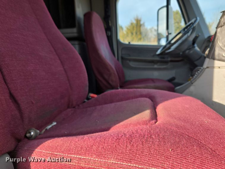 image for item FI0743 2005 Freightliner CST120 semi truck