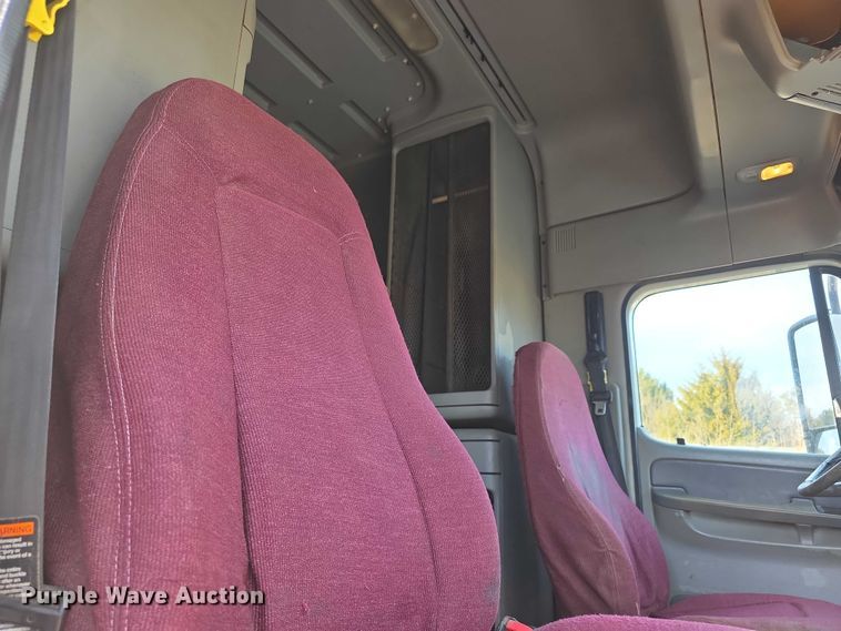 image for item FI0743 2005 Freightliner CST120 semi truck