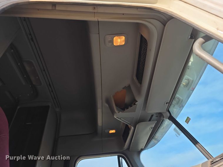 image for item FI0743 2005 Freightliner CST120 semi truck