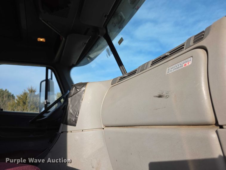 image for item FI0743 2005 Freightliner CST120 semi truck