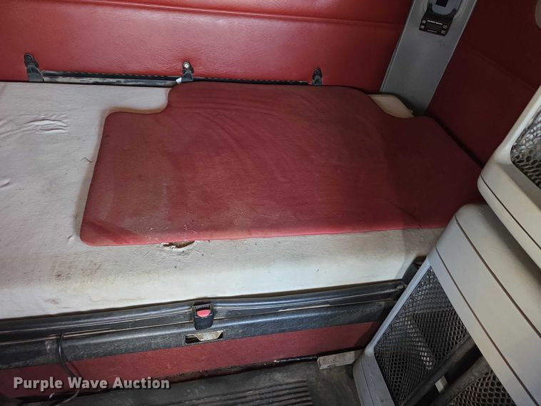 image for item FI0743 2005 Freightliner CST120 semi truck