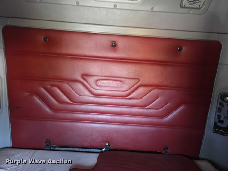 image for item FI0743 2005 Freightliner CST120 semi truck