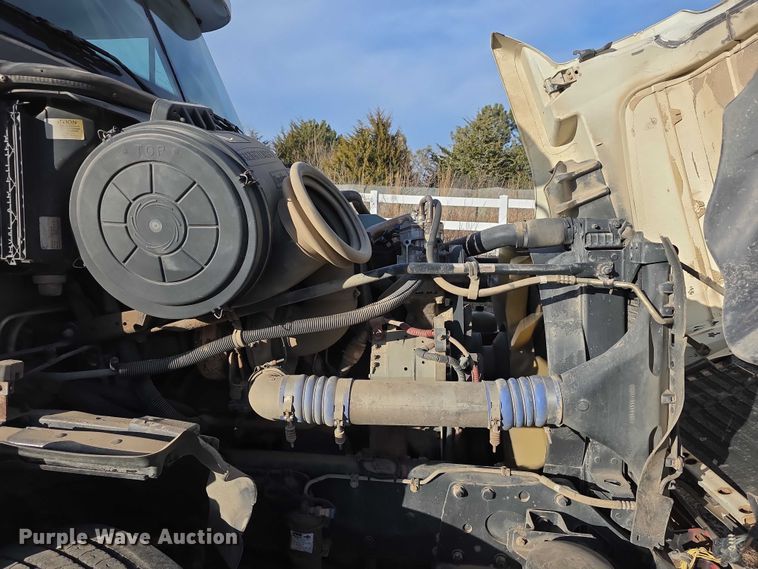 image for item FI0743 2005 Freightliner CST120 semi truck