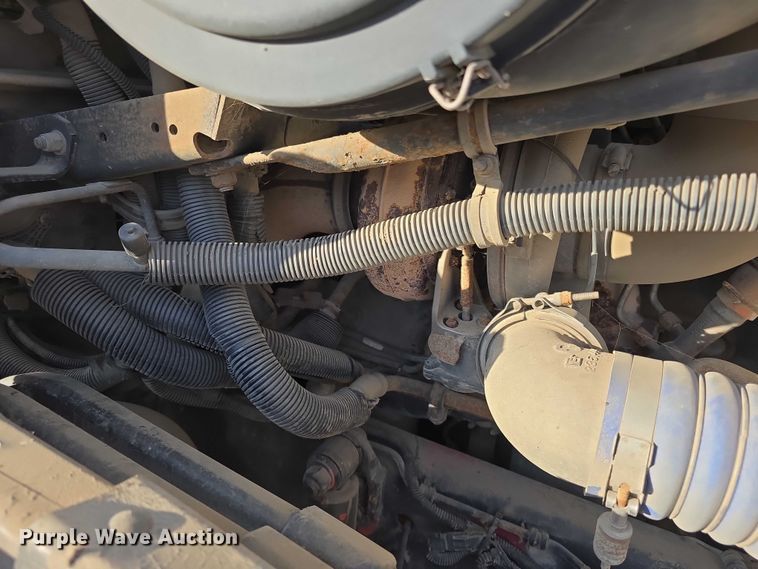 image for item FI0743 2005 Freightliner CST120 semi truck