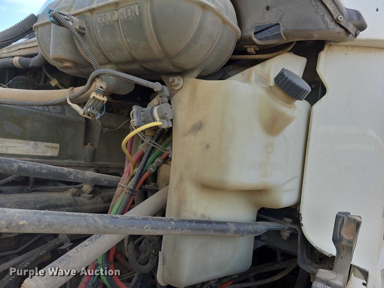 image for item FI0743 2005 Freightliner CST120 semi truck