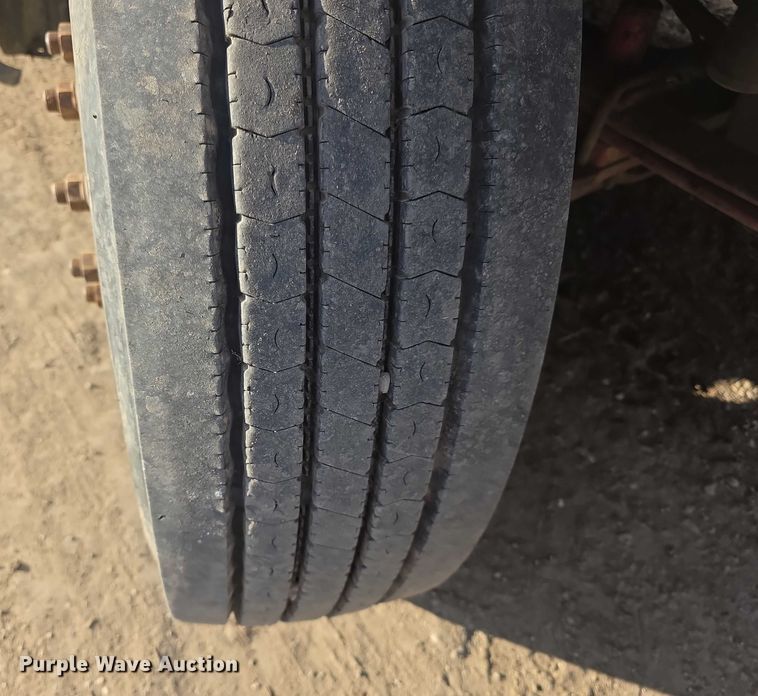 image for item FI0743 2005 Freightliner CST120 semi truck