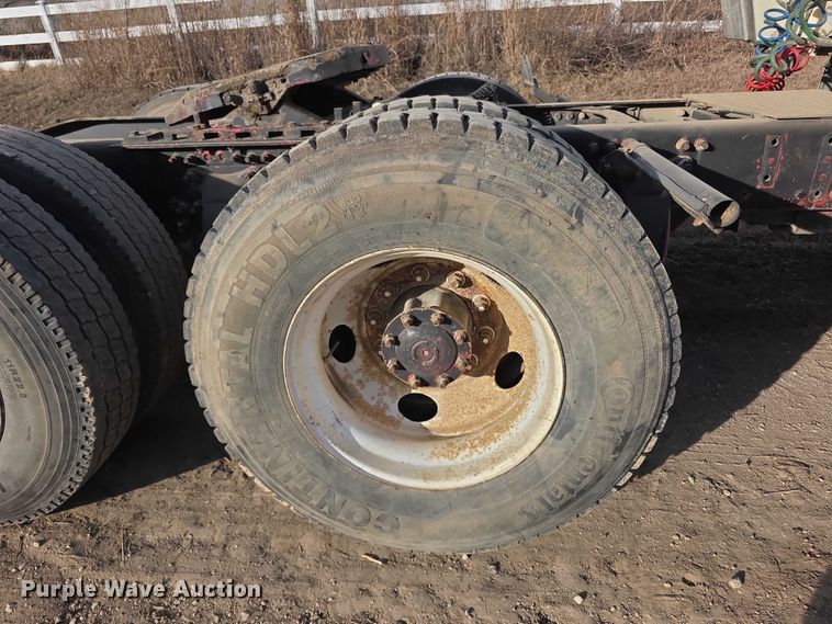 image for item FI0743 2005 Freightliner CST120 semi truck