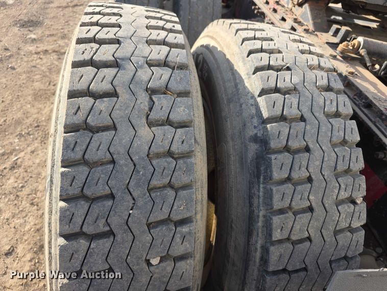 image for item FI0743 2005 Freightliner CST120 semi truck