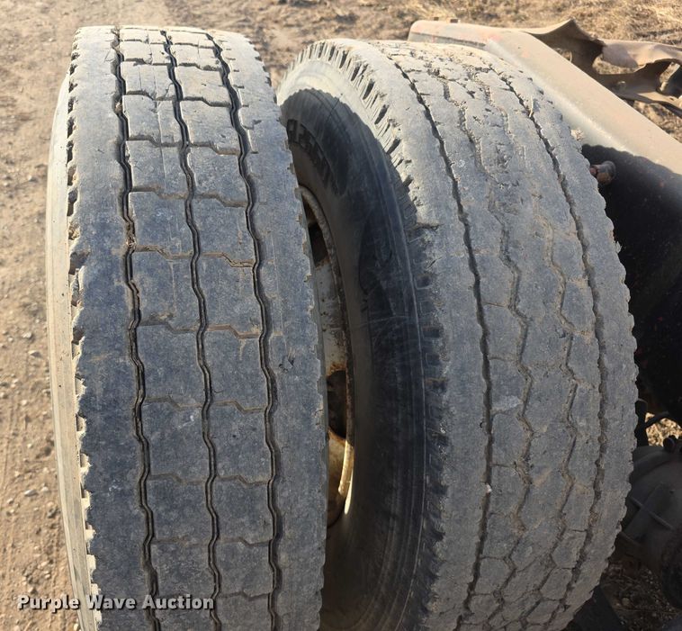 image for item FI0743 2005 Freightliner CST120 semi truck