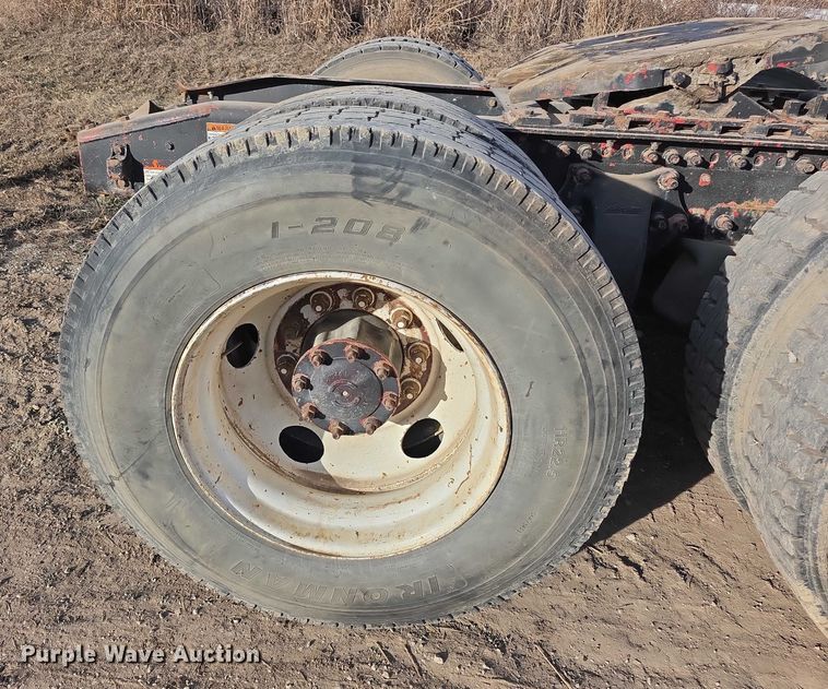 image for item FI0743 2005 Freightliner CST120 semi truck