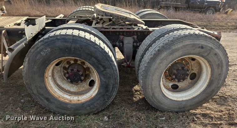 image for item FI0743 2005 Freightliner CST120 semi truck