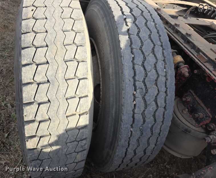 image for item FI0743 2005 Freightliner CST120 semi truck