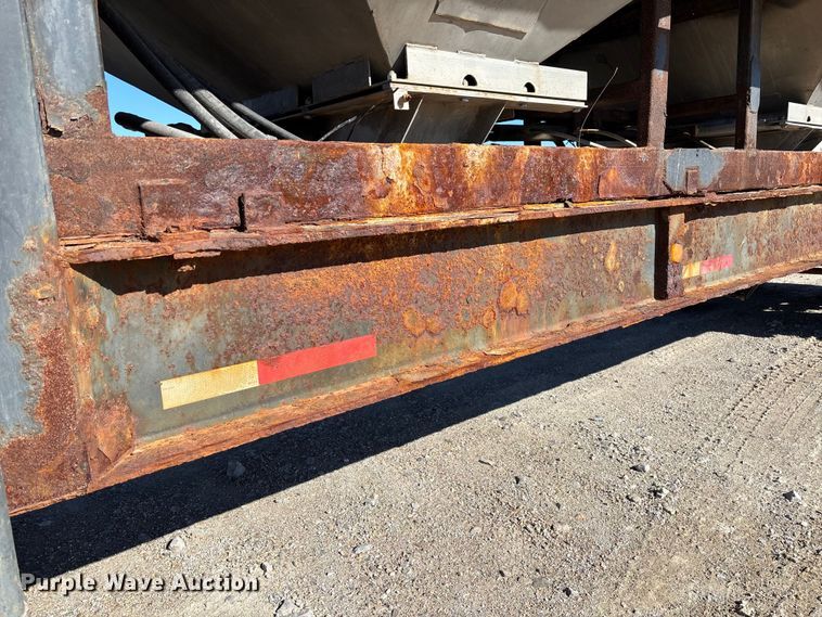 image for item FI1630 2014 Magnolia Adams fertilizer tender trailer