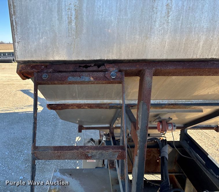 image for item FI1630 2014 Magnolia Adams fertilizer tender trailer