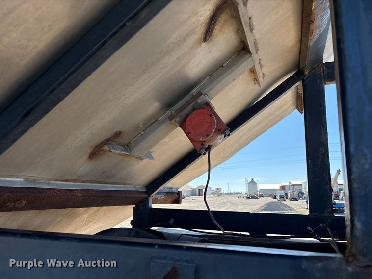 image for item FI1630 2014 Magnolia Adams fertilizer tender trailer