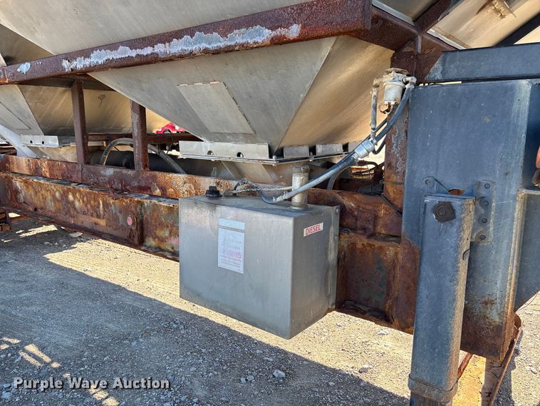 image for item FI1630 2014 Magnolia Adams fertilizer tender trailer