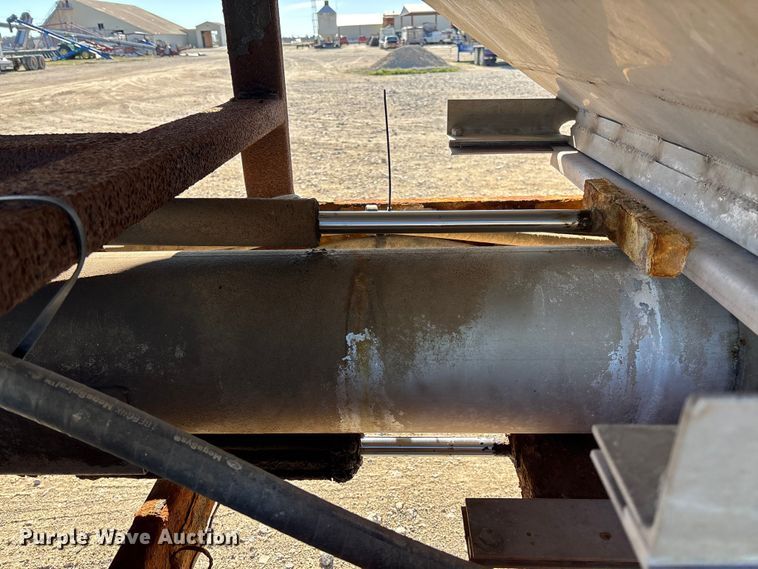 image for item FI1630 2014 Magnolia Adams fertilizer tender trailer