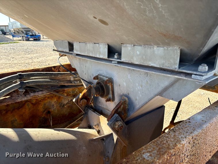 image for item FI1630 2014 Magnolia Adams fertilizer tender trailer