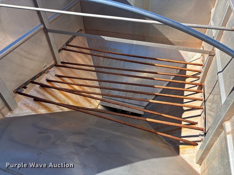 image for item FI1630 2014 Magnolia Adams fertilizer tender trailer