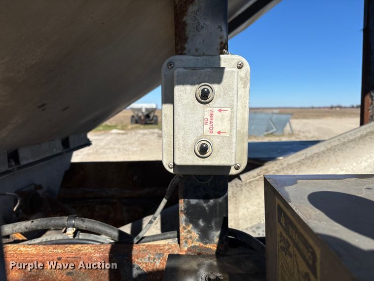 image for item FI1630 2014 Magnolia Adams fertilizer tender trailer