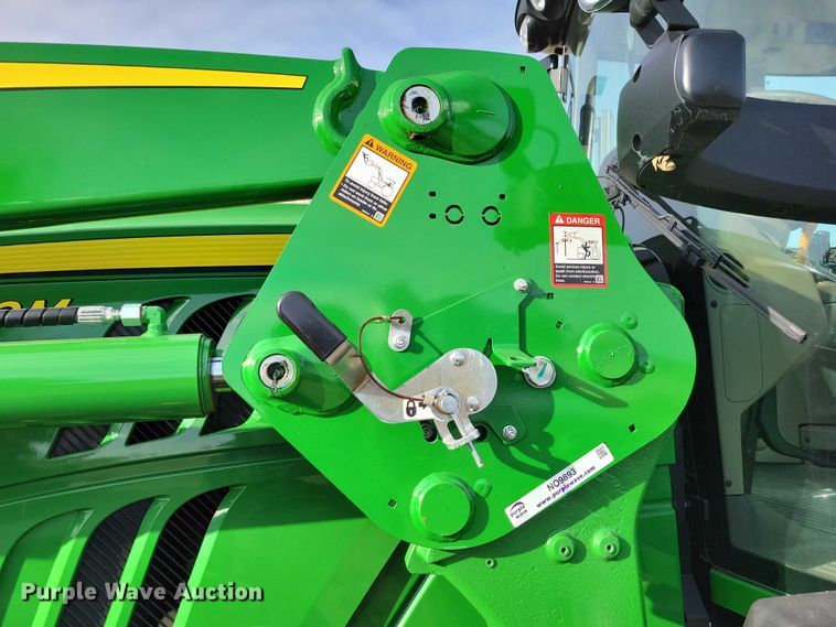 image for item NO9893 John Deere 620R loader
