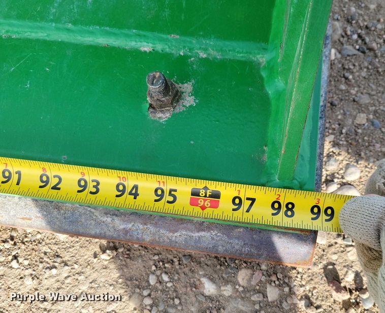 image for item NO9893 John Deere 620R loader