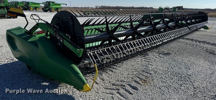 image for item YA1942 2023 John Deere RD45F flex draper head