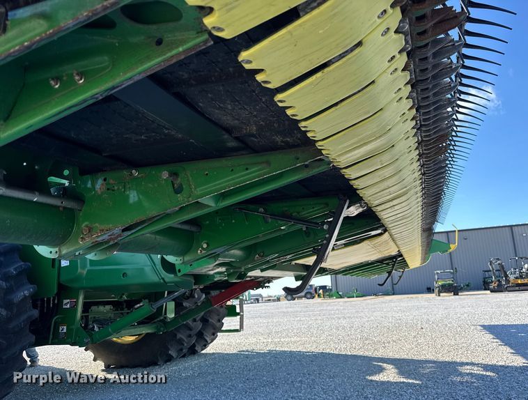 image for item YA1942 2023 John Deere RD45F flex draper head
