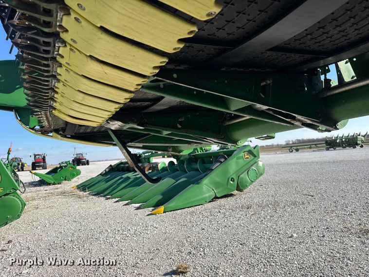 image for item YA1942 2023 John Deere RD45F flex draper head