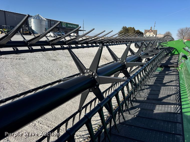 image for item YA1942 2023 John Deere RD45F flex draper head