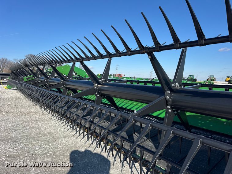 image for item YA1942 2023 John Deere RD45F flex draper head