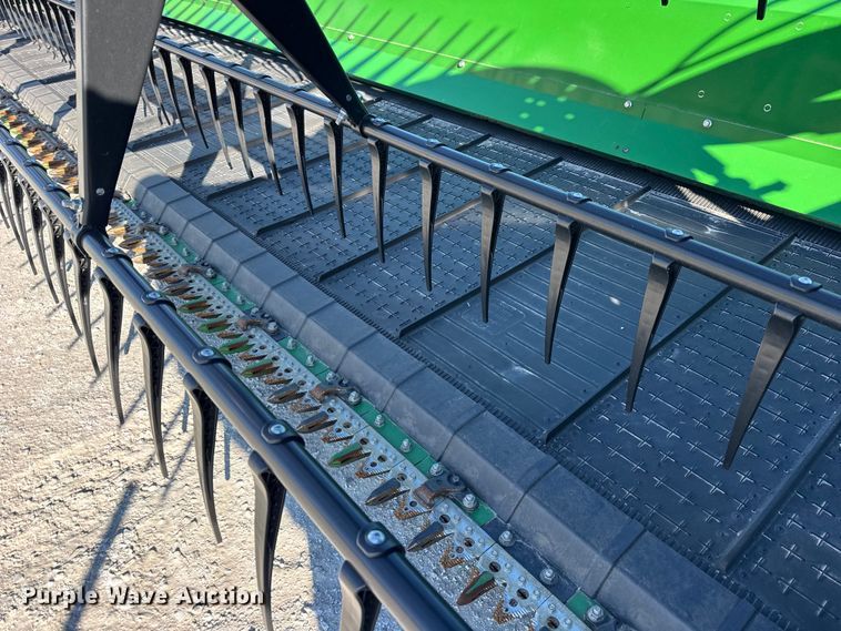 image for item YA1942 2023 John Deere RD45F flex draper head