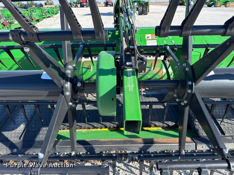 image for item YA1942 2023 John Deere RD45F flex draper head