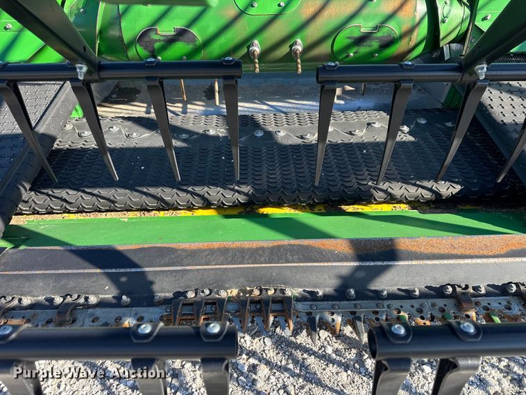 image for item YA1942 2023 John Deere RD45F flex draper head
