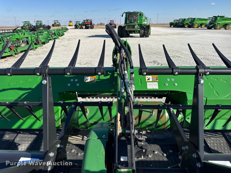 image for item YA1942 2023 John Deere RD45F flex draper head