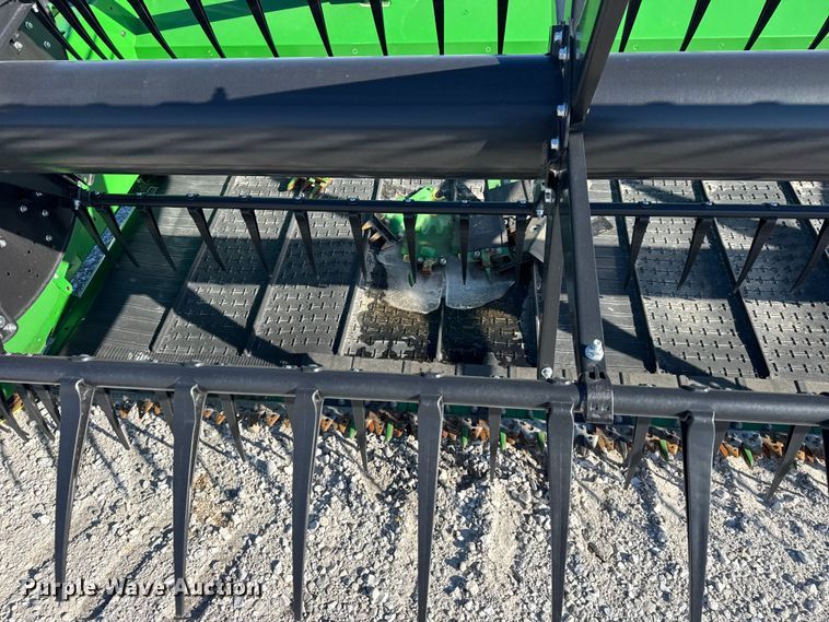 image for item YA1942 2023 John Deere RD45F flex draper head