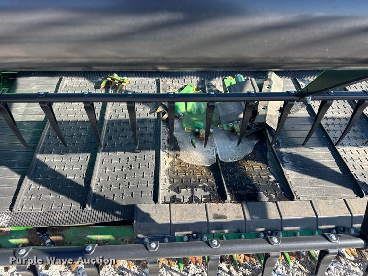 image for item YA1942 2023 John Deere RD45F flex draper head