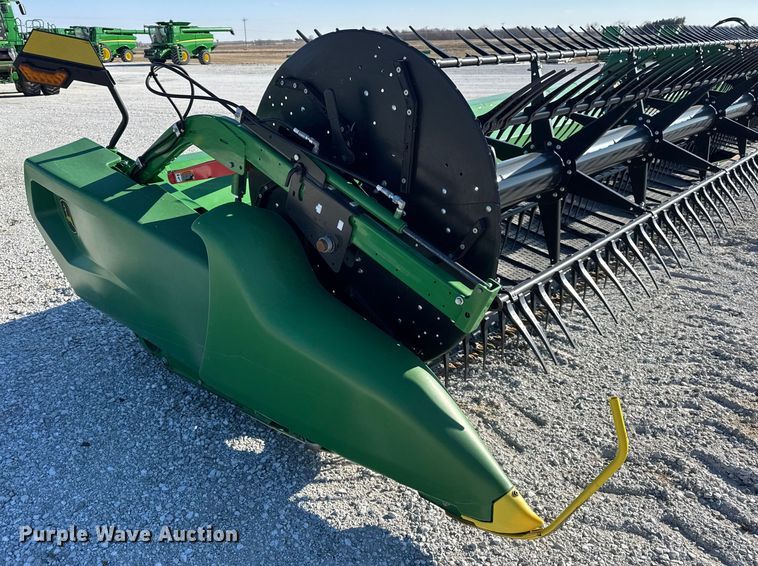 image for item YA1942 2023 John Deere RD45F flex draper head