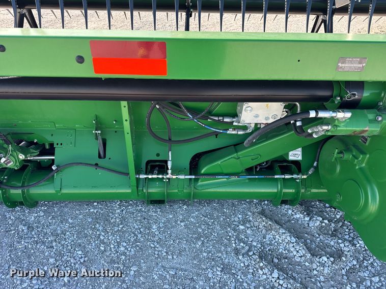 image for item YA1942 2023 John Deere RD45F flex draper head