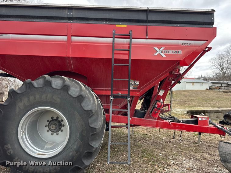 image for item YA1965 2024 Unverferth 1119 grain cart