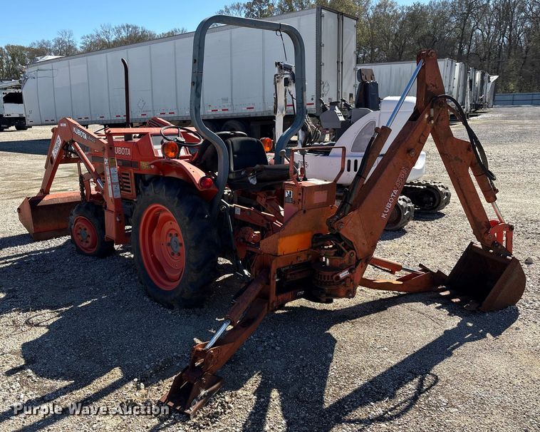 image for item YA1972 Kubota L2350 MFWD tractor