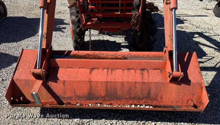 image for item YA1972 Kubota L2350 MFWD tractor
